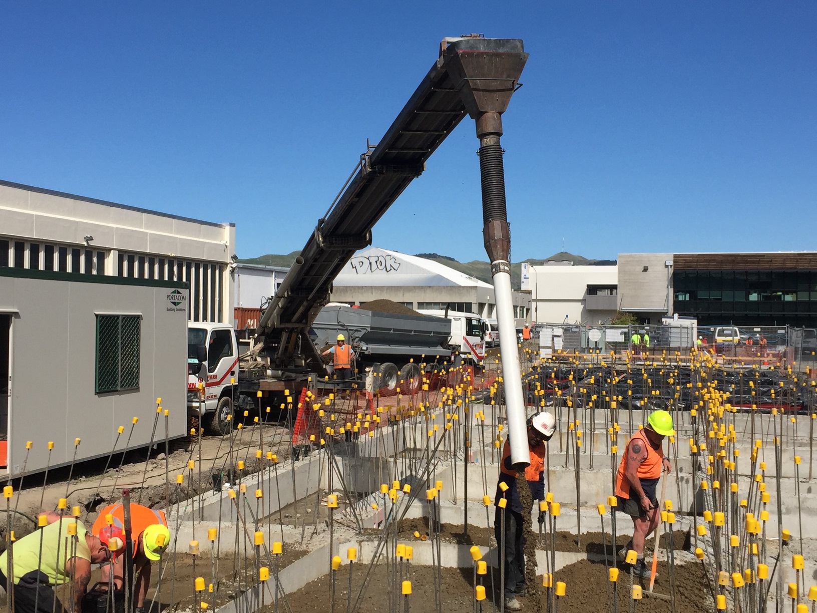 conveyor gravel delivery